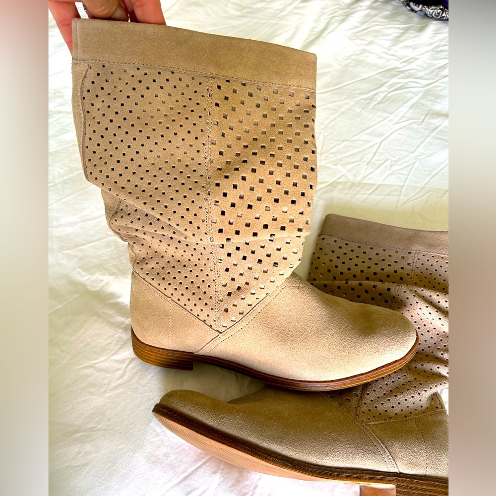 Toms suede boots